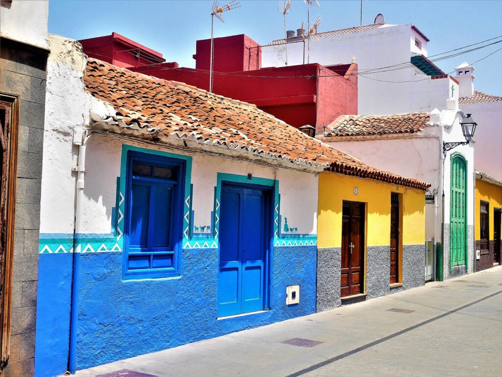 puerto de la cruze, facades of houses, tenerife-2646236.jpg